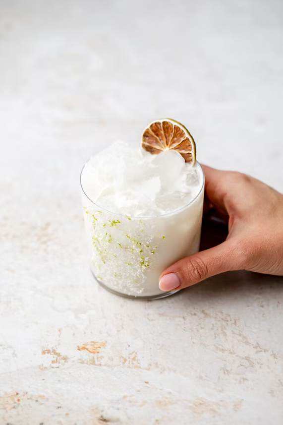 Dried lime slices in an 80g Citrus Huis jar, showcasing vibrant green citrus pieces in a clear glass jar.